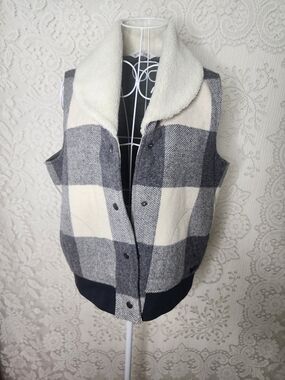 Woolrich Gray & Cream Plaid Sherpa Collar Vest